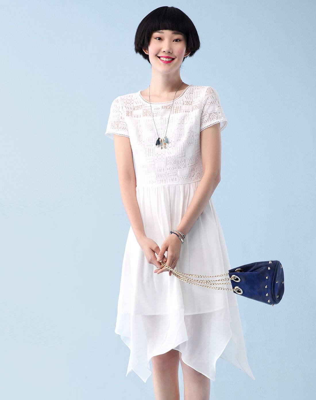 米白蕾丝雪纺镂空连衣裙